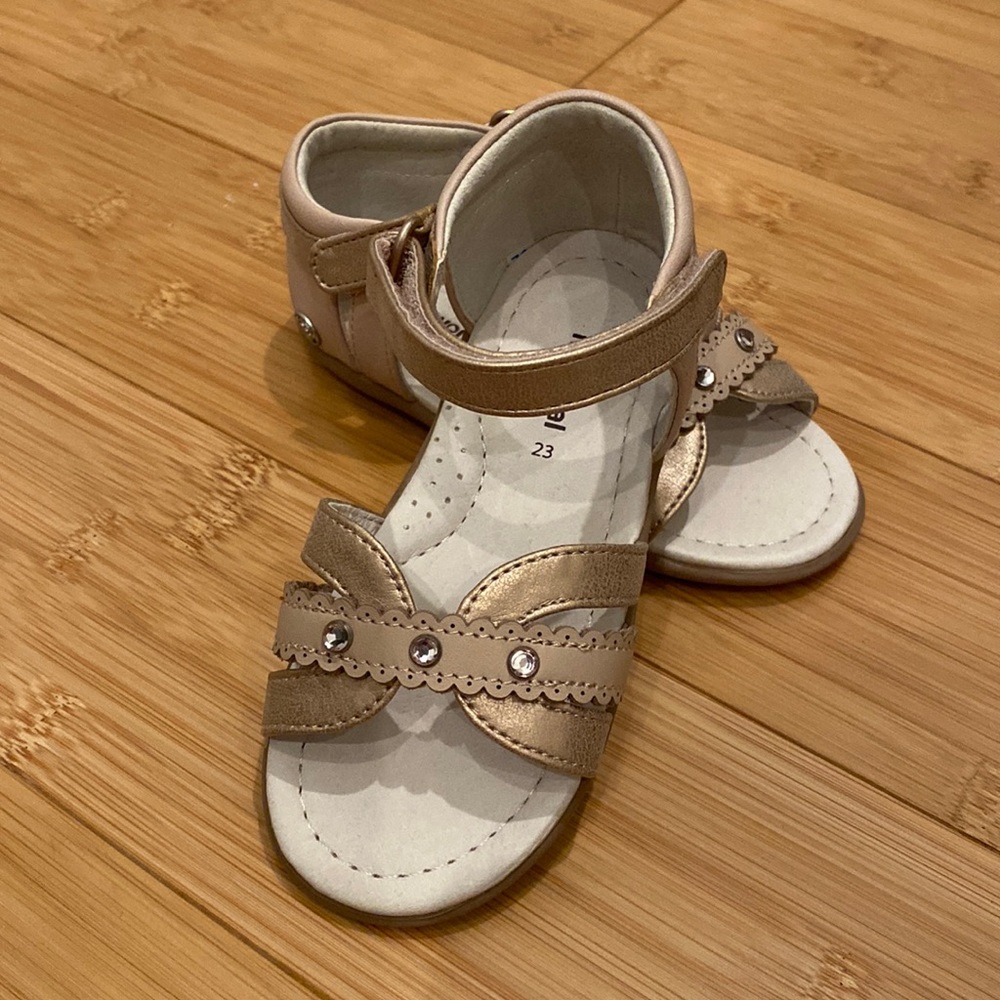 Adorable toddler girl sandals! New
